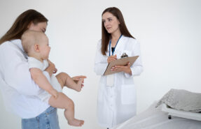 Por que Elegir a un Dermatologo Pediatra para la Salud de tu Hijo 287x185 - Dermatólogos Online